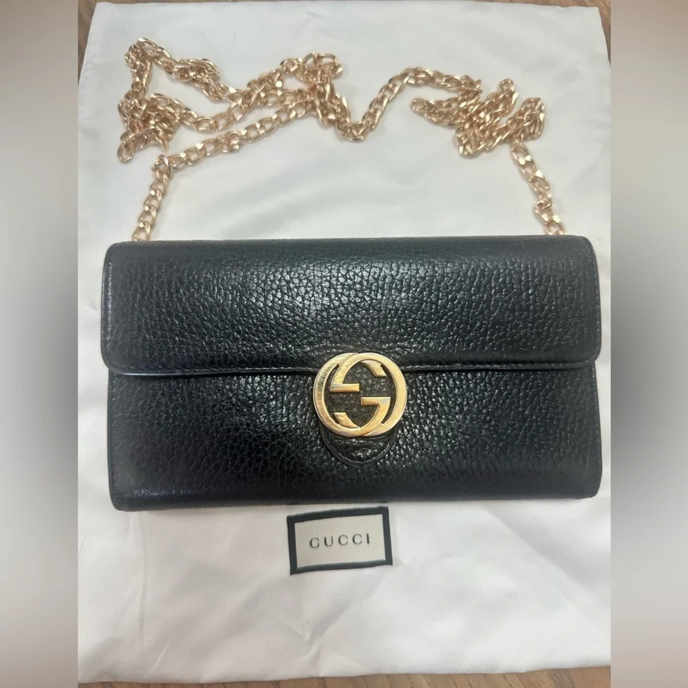 Gucci Black InterlockingG Pebbled Leather Wallet with Chain, Box and Dustbag.